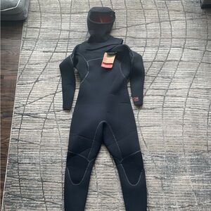 NWT Wm PATAGONIA R4 Hooded Full Suit Sz 10